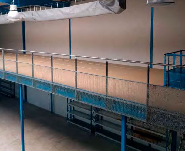 Entreplantas metálicas desmontables para tus estanterías industriales